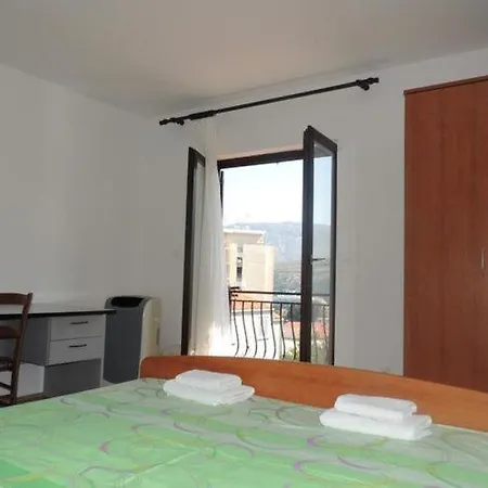 Travarevic - Two-bedroom 4 Adults No2 *