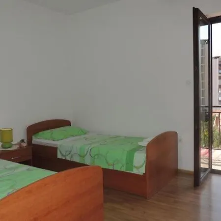 Travarevic - Two-bedroom 4 Adults No2
