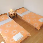 Travarevic - Two-bedroom 4 Adults No2 Apartman *