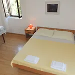 Travarevic - Two-bedroom 4 Adults No2 Apartment *