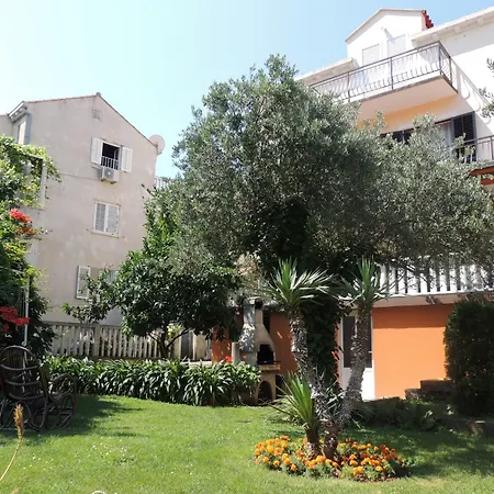 Travarevic - Two-bedroom 4 Adults No2 *