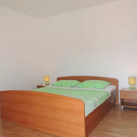 Travarevic - Two-bedroom 4 Adults No2 公寓 *